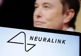 Neuralink implantou terceiro dispositivo cerebral em paciente, diz Elon Musk no X