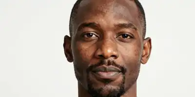 Khaby Lame: O Rei do TikTok que Conquistou o Mundo Sem Precisar Dizer uma Palavra