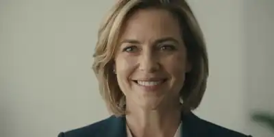 Apple contrata ex-executiva do Google para liderar marketing de inteligência artificial antes da reformulação da Siri