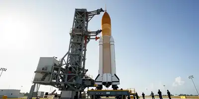 Artemis 2: Foguete SLS é recolhido para reparos urgentes, adiando lançamento da missão lunar