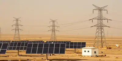 Energia Renovável Barata Fica Presa: Geradores Lucram com Redes Elétricas Fragmentadas nos EUA