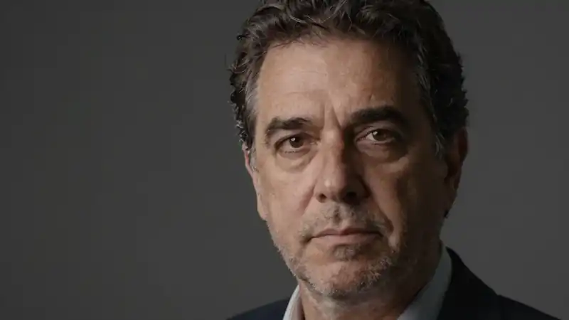 Brasil Permanece Atrasado em Inteligência Artificial, Segundo Fundador da Stone