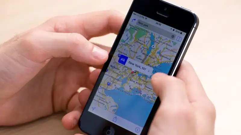 Veja como rastrear um celular perdido ou roubado usando Google Maps | CNN Brasil