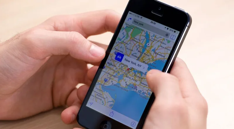 Veja como rastrear um celular perdido ou roubado usando Google Maps | CNN Brasil